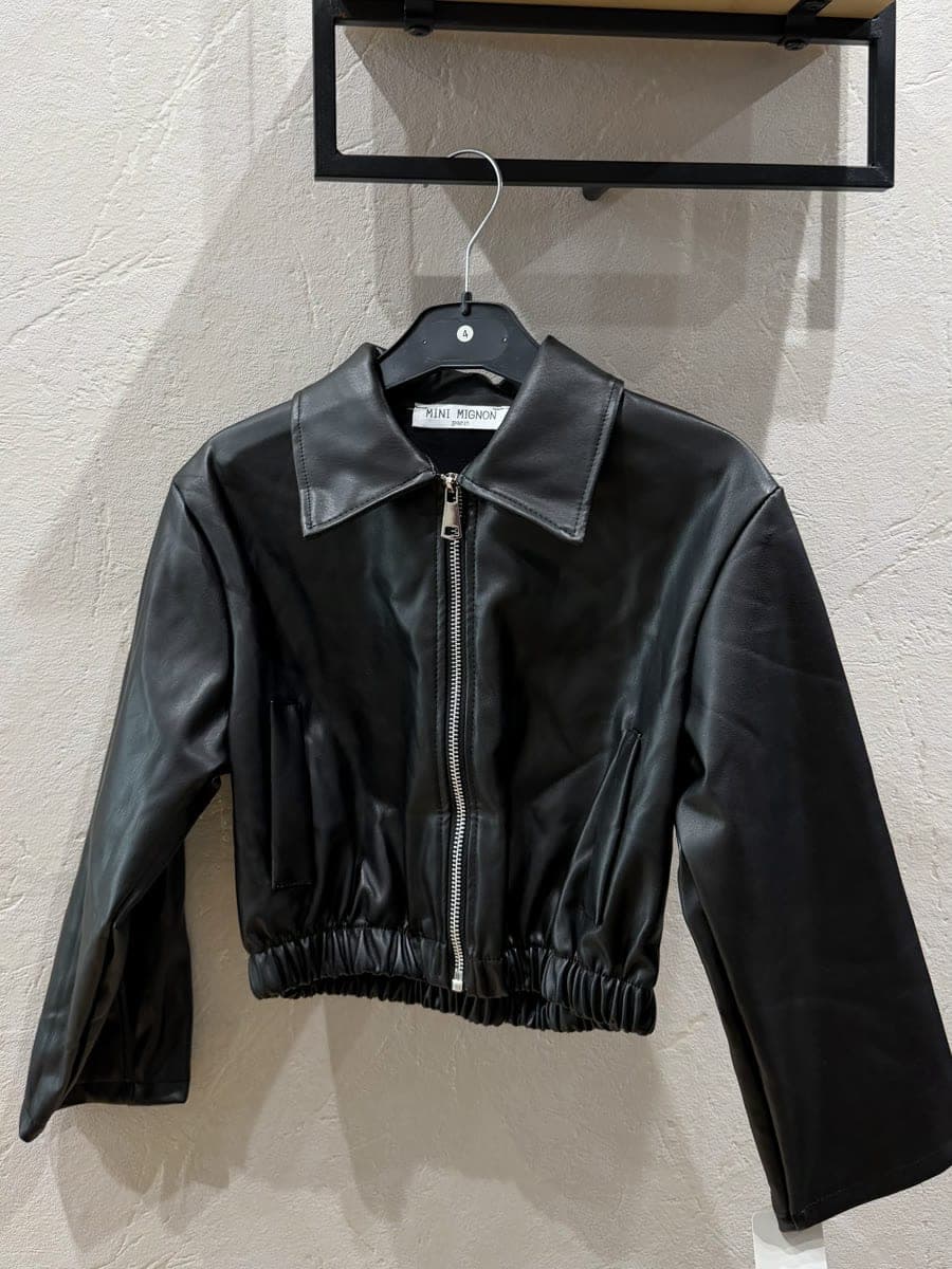 Veste courte en simili cuir noire